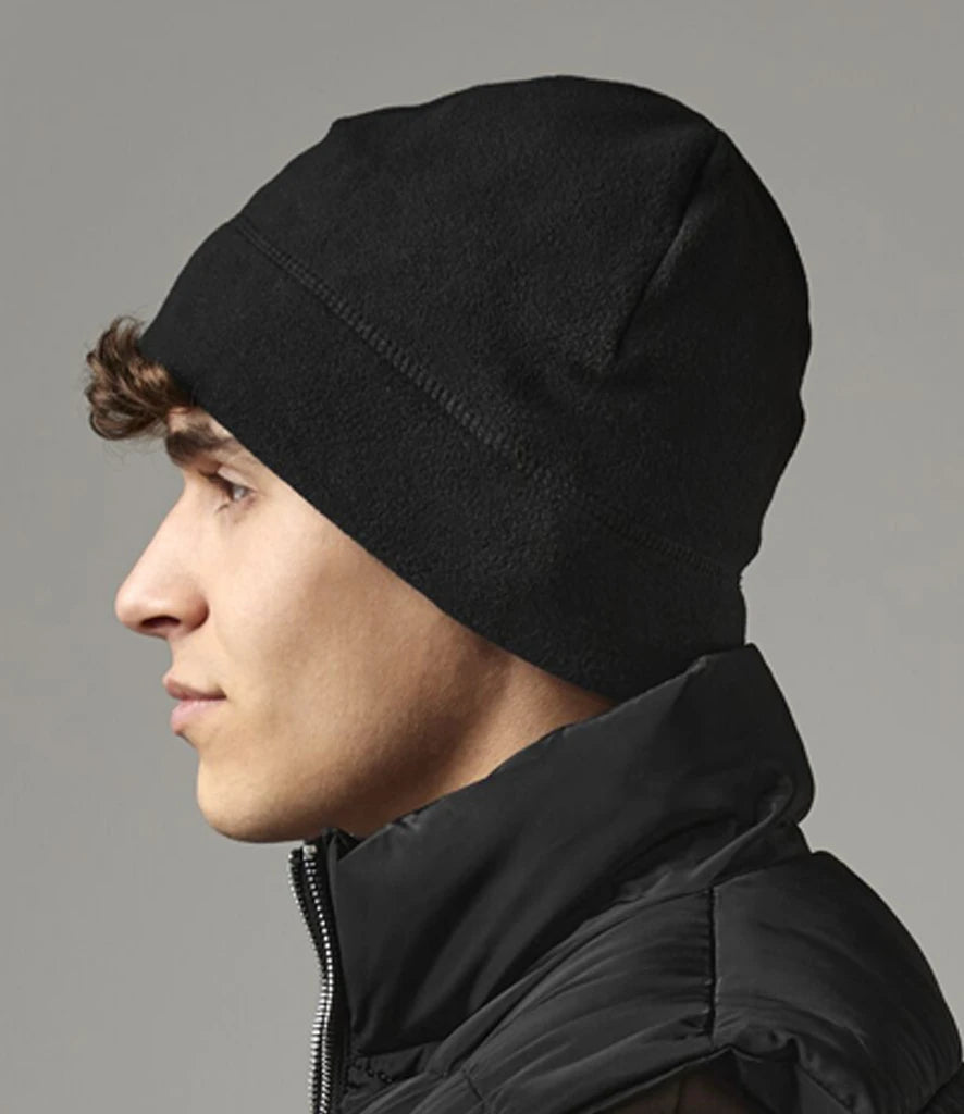 Image of model wearing Beechfield Suprafleece® Summit Hat in black on a grey background