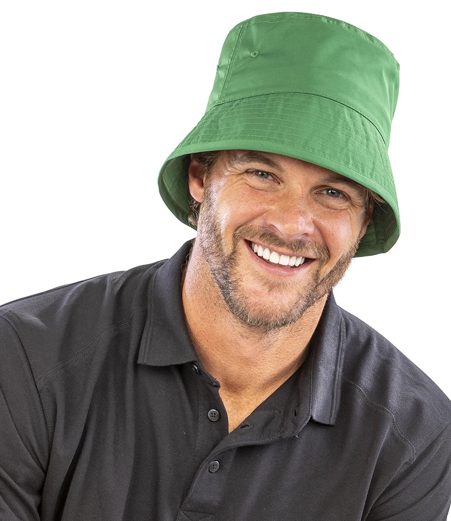 Man in grey polo shirt on a white background wearing Result Core Recycled Bound Edge Bucket Hat in kelly green