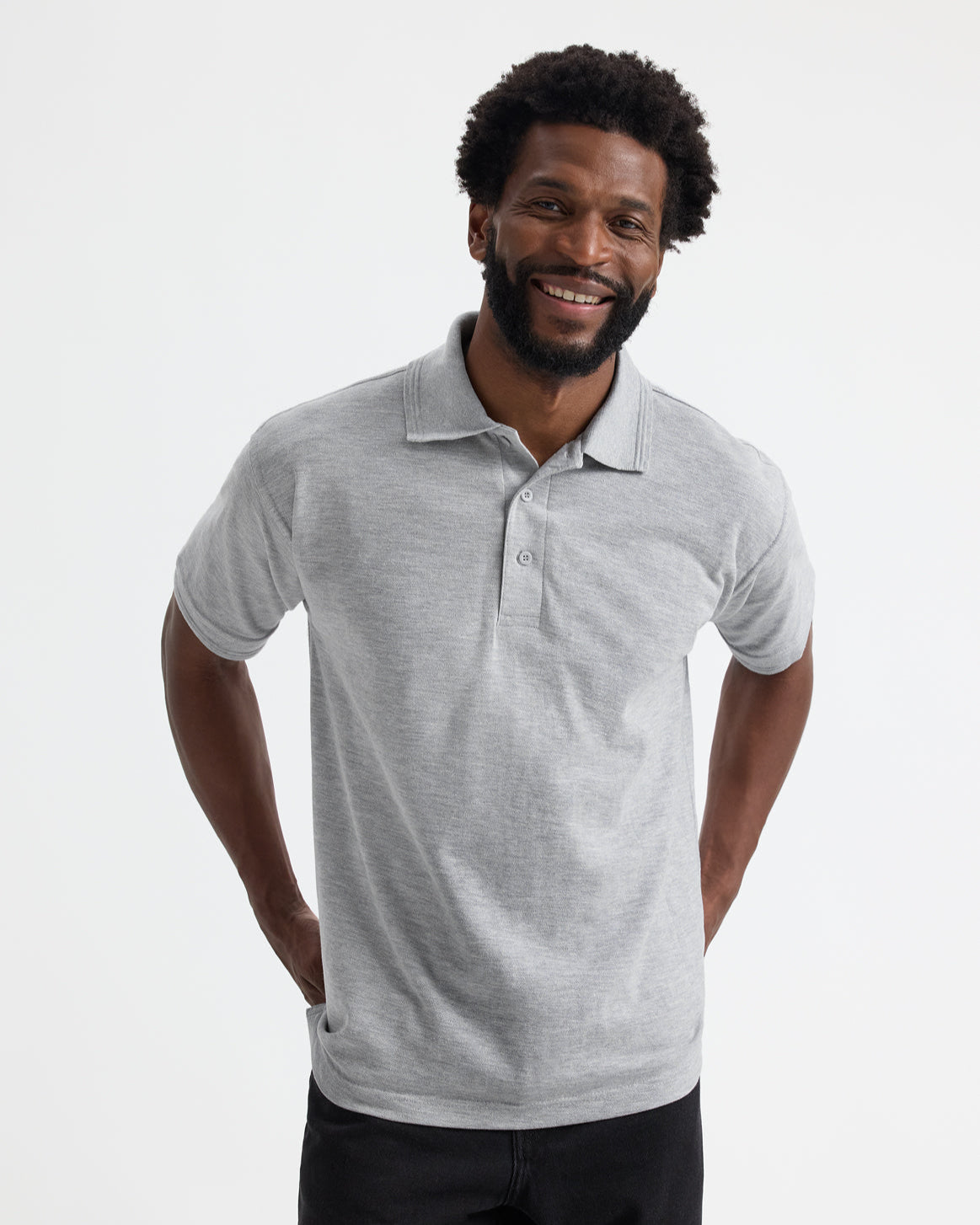 model wearing uneek uc102 heavyweight polo-shirt in heather grey colour